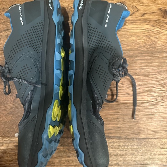 Altra - Picture 3 of 13